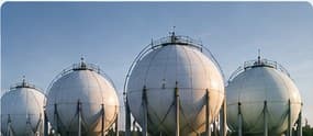 Защита газохранилища от БПЛА: сферические резервуары под сеткой